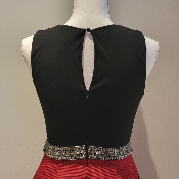 AIDAN MATTOX BLACK AND RED EMBELLISHED EVENING DRESS - Picture 10 of 11